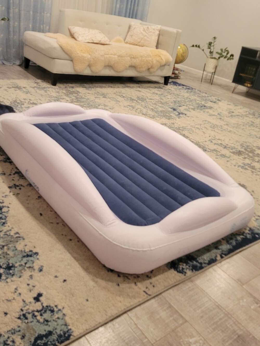Kids Inflatable Sleep Mat - White and Blue - Picture 2 of 15